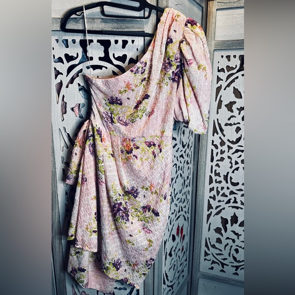 Elliatt Esteem Mini Dress - Picture 6 of 7